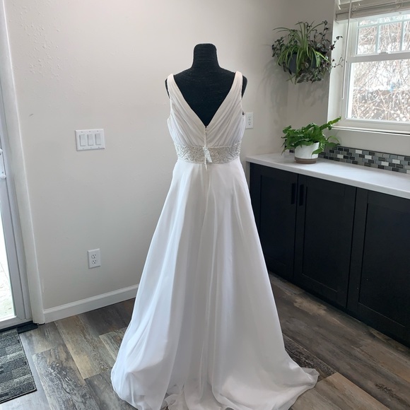 🚫SOLD🚫V-neck flowing boho White wedding gown sz 8 - Picture 5 of 9
